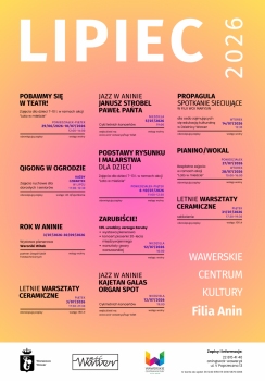 Plakat przedstawia lipcowy program wydarzeń organizowanych przez Wawerskie Centrum Kultury, Filia Anin. Tło ma łagodny gradient w odcieniach brzoskwiniowego i różowego, a tekst podzielony jest na wyraźne sekcje opisujące kolejne aktywności.  W górnej części widnieje duży napis „Lipiec 2026”. Poniżej znajdują się informacje o różnych wydarzeniach, m.in. Koncerty jazzowe 5 i 12 lipca czy 135. urodziny Jerzego Zaruby. Widoczne są także logotypy instytucji wspierających wydarzenia.