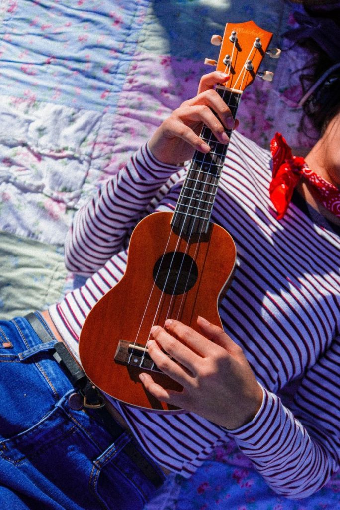 
			UKULELE