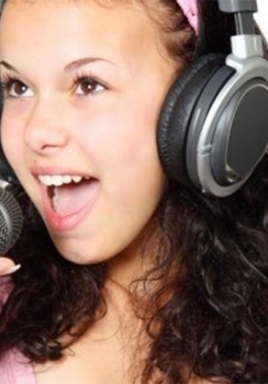 ZE SZTUKĄ PRZEZ ŚWIAT. Zajęcia muzyczno-wokalno-językowe w Międzylesiu