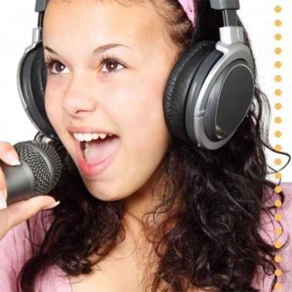 ZE SZTUKĄ PRZEZ ŚWIAT. Zajęcia muzyczno-wokalno-językowe w Międzylesiu