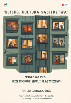 Dom wieczorem, zapalone światła w oknach, przez które widać scenki z życia mieszkańców